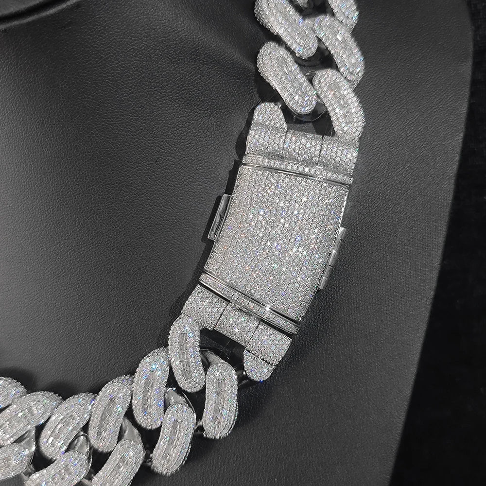 Iced Out Cuban Link Neclace 29mm